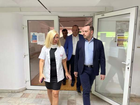 Construcţia unui spital din România a stagnat 16 luni, pentru că pe teren existau trei nuci şi nu a fost eliberat avizul de mediu