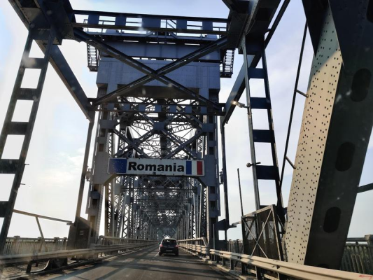 Rute ocolitoare pentru Podul Prieteniei, ca  să nu stai cu orele la trecerea Giurgiu – Ruse. Aici sunt restricții din cauza caniculei