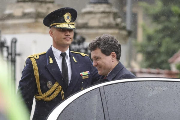 Panorama cu ALP: Nu-l mai obiectificați pe SPP-ist, dar nici pe Nicușor. Cum a ajuns președintele Dan fetișul fanteziilor politice