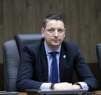 Senatorul PSD Marius Humelnicu a fost trimis în judecată pentru că a condus cu permisul suspendat pentru viteză peste limita legală