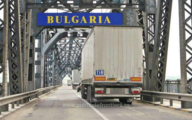Aglomerație la Vama Giurgiu-Ruse din cauza lucrărilor pe Podul Prieteniei. Șoferii sunt sfătuiți să se înarmeze cu răbdare