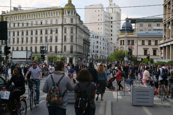 „Străzi Deschise” – expoziţii, ateliere, muzică live şi instalaţie interactivă pe Calea Victoriei. Traficul rutier este deviat
