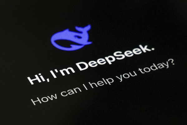 SUA acuză că DeepSeek a devenit „un instrument AI în mâna armatei chineze". Ar putea fi interzis și în guvernul american