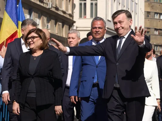Liberalii au aflat sondajele. Cine intră cu Crin Antonescu în turul 2 la alegerile prezidențiale?