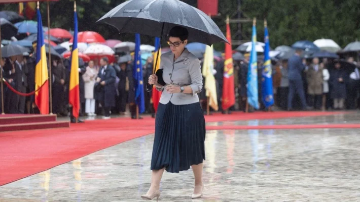 Delia Dinu, cel mai longeviv consilier prezidențial, pleacă de la Cotroceni după 20 de ani. Cine este femeia decorată de trei președinți