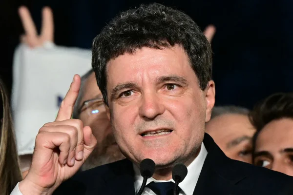 Prima misiune a lui Nicușor Dan: Formarea unui nou guvern. PSD, PNL, USR și UDMR își stabilesc strategiile