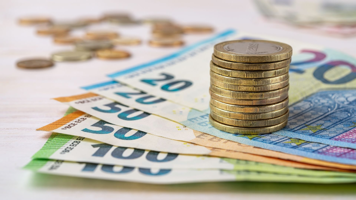 România riscă să piardă miliarde de euro, bani din PNRR. Mediul, Transporturile, Sănătatea și Educația, codașe la implementarea proiectelor