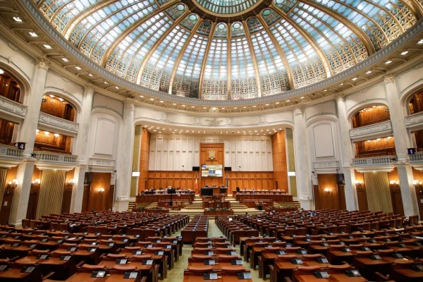 VIDEO Parlamentarii Opoziției s-au întors cu spatele la învestirea lui Nicușor Dan: Acuzații către președintele CCR