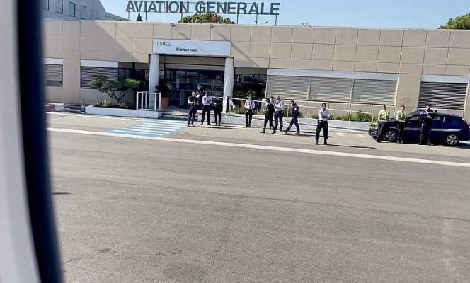 Aeroportul din Marsilia, închis din cauza unui incendiu de vegetaţie alimentat de vântul puternic