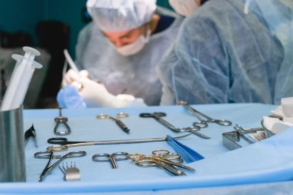 Pacient cu o tumoră la limbă, salvat la spitalul din Slatina, după o intervenţie de 12 ore cu o echipă de 8 medici / ”E intervenţia chirurgicală cea mai complexă care se face la momentul actual în cadrul spitalului nostru”