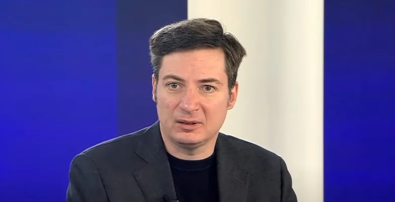 Șeful statului trebuie să fie ferm în fața PSD, crede Caramitru. "Dacă Nicușor nu ia o decizie dură, își pierde orice autoritate". Cine ar fi bun ca premier de rezervă