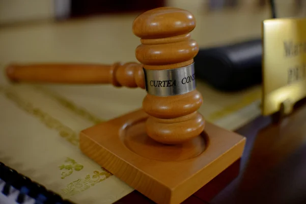 Cum a motivat judecătorul Alexandru Vasile DECIZIA care amenință prezidențialele din 2025. Reclamanta: Decizia CCR a încadrat românii ca ”alienați”