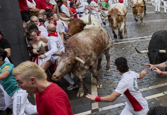 Pamplona, sub semnul taurilor: o tradiție sângeroasă veche de secole care continuă să facă victime