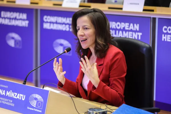 Euractiv: Șase comisari europeni, printre care și Roxana Mânzatu, se opun planului Comisiei Europene de finanțare a bugetului UE prin noi taxe