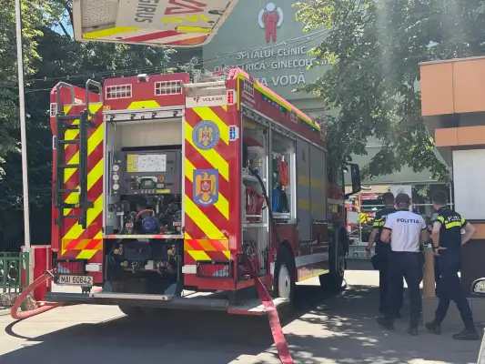 Incendiul de la Maternitatea Cuza Vodă din Iași a fost stins. Nu sunt victime, au fost evacuați 224 de pacienți