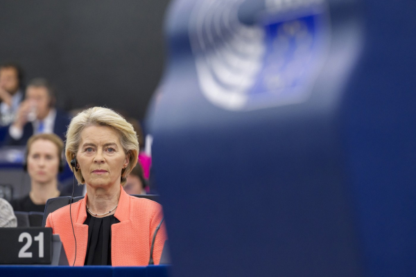 Cearta conservatorilor lui Meloni și Simion, dar și vulnerabilitatea Ursulei von der Leyen: ce dezvăluie moțiunea AUR împotriva Comisiei Europene