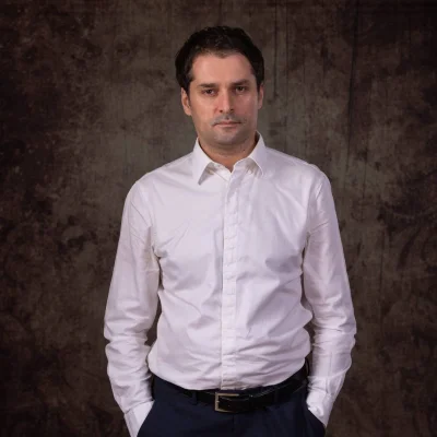 Poate să vină președinte Chuck Norris, prim-ministru Captain America și Ministru de Finanțe Warren Buffett: România intră în criză