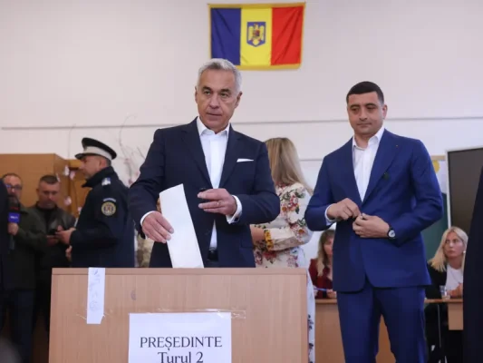 Simion a vrut să îl facă țap ispășitor pe Georgescu pentru înfrângere. Extremiștii intră în „război”