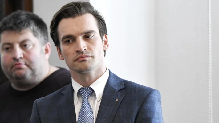 Deputatul PNL Andrei Baciu îl acuză pe Robert Negoiță că vrea să facă parcări goale cu 77.000 euro locul de parcare: „Pare glumă, nu e”