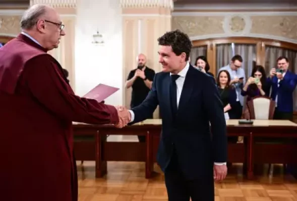 Nicuşor Dan depune în Parlament jurământul de președinte al României, luni ora 12:00. Cine sunt invitaţi. DOCUMENT