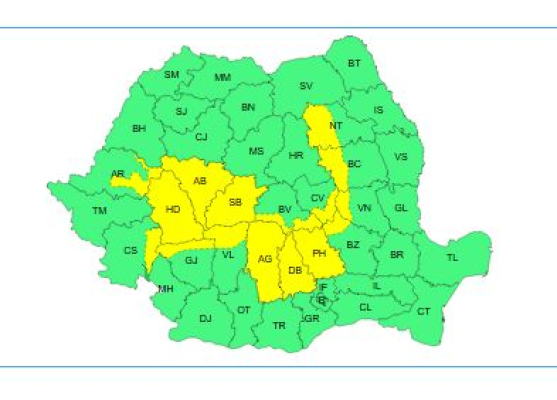 Cod galben de instabilitate atmosferică în zone din 16 judeţe, pe parcursul zilei de vineri