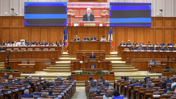 Guvernul și-a asumat răspunderea în Parlament pe noile măsuri fiscale. Ilie Bolojan: „Sunt un premier cu mandatul pe masă” | Document