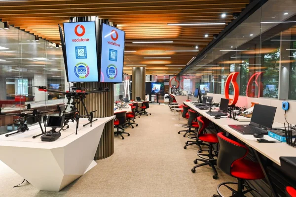 Vodafone România construiește prima rețea mobilă privată educațională 5G Standalone în cadrul POLITEHNICA București ca parte a unui proiect strategic finanțat de Comisia Europeană