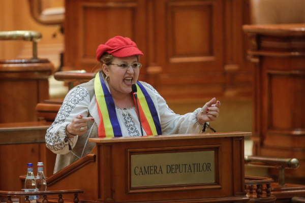 S.O.S. România rămâne fără grup parlamentar după ce Șoșoacă a exclus trei senatori