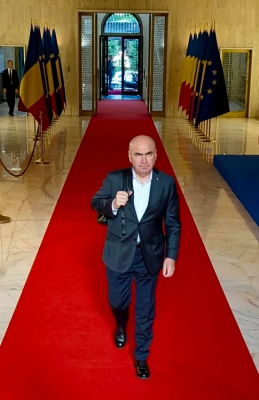 Postarea lui Bolojan care a strâns mii de comentarii și aprecieri „Fiți blând cu omul de rând, atât cât se va putea!”