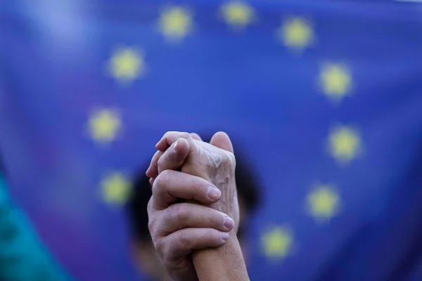 Apel din partea a peste 70 de matematicieni la un vot pro-european: Bugetarii din învățământ, sănătate, apărare nu sunt „paraziți” / Jurnaliștii responsabili nu trebuie să ajungă pe cale de dispariție