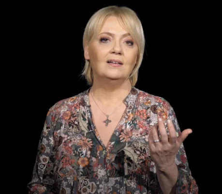 Aplauze pentru poet pe scenă… în Spania revine în iunie 2025, după succesul de anul trecut