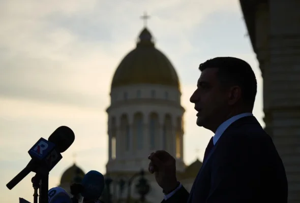 Agenția France Presse: Îngrijorare la Bruxelles în legătură cu o posibilă victorie a extremei drepte în România / Victoria acestui susţinător al „României pe primul loc” ar consolida tabăra naţionalistă, de la premierul ungar Viktor Orban, la Robert Fico în Slovacia, până la Giorgia Meloni în Italia
