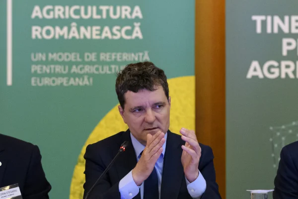 Nicușor Dan promulgă legea care interzice vânzarea articolelor pirotehnice către minori