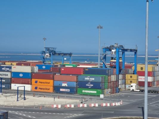 Trei autocamioane căutate în Danemarca, descoperite în Portul Constanţa / Valoarea lor e estimată la 250 de mii de euro
