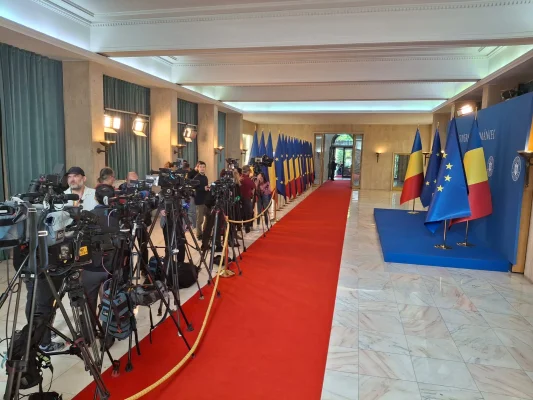 VIDEO Cum fug cu liftul miniștrii din Guvernul Predoiu