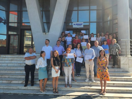 FNSA solicită Avocatului Poporului să se sesizeze şi să promoveze la CCR o acţiune privind neconstituţionalitatea Ordonanţei care plafonează sporul pentru condiţii grele de muncă: Austeritate pentru salariaţi, festin pentru partide. Ruşine!