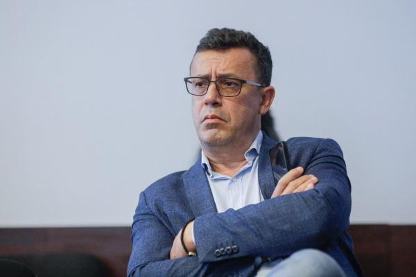 Victor Ciutacu: „Ilie Bolojan e un biet impostor complexat. Ajungi să pui CASS în cârca pensionarilor, a lăuzelor, a călugărilor și a veteranilor…”