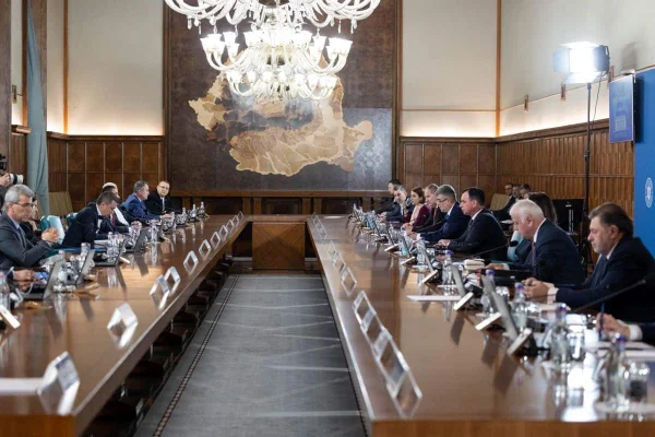 Controversa continuă: Câți secretari de stat are MAE? Cancelaria premierului răspunde că 3. MAE răspunde că 4!