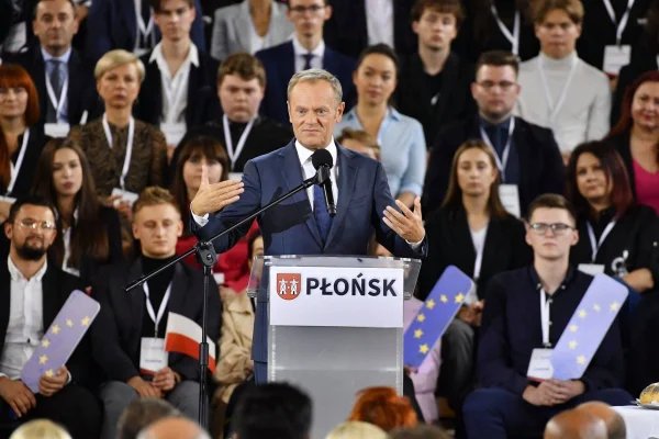 Premierul polonez Donald Tusk, despre mitingul la care participă și George Simion: Rusia se distrează. Nawrocki și omologul său român pro-rus pe aceeași scenă cu cinci zile înainte de alegerile din Polonia și România. Totul este clar