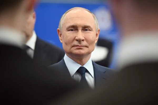 Rusia este într-un război hibrid împotriva României. Acuzațiile lansate de Kremlin, pe fondul alegerilor prezidențiale