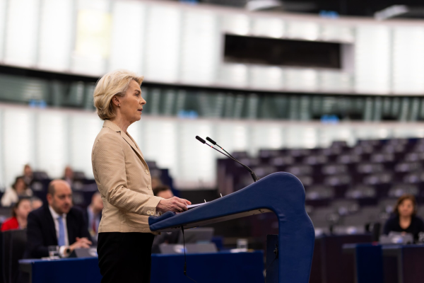 Ursula von der Leyen anunță că UE va prelungi până în august suspendarea contramăsurilor tarifare vizând SUA