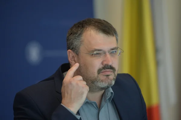 Cristian Ghinea (USR) reacționează după contrele cu Alexandru Rafila de la negocieri: „Un ministru leneș, INCOMPETENT și iresponsabil”