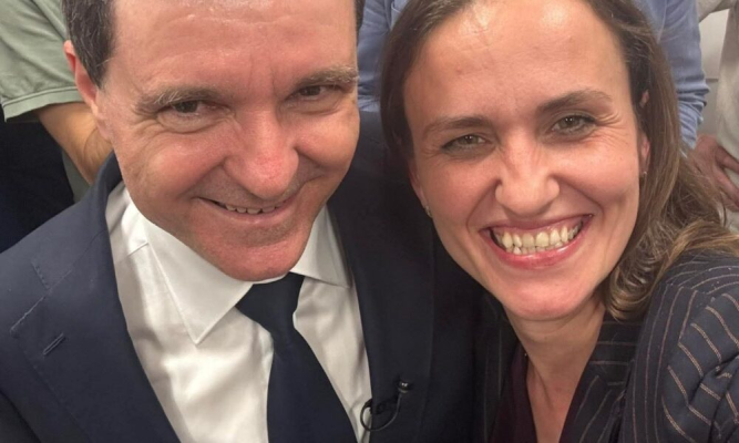 Râdeau de Viorica Dăncilă, dar staţi să vedeţi Oana Ţoiu!