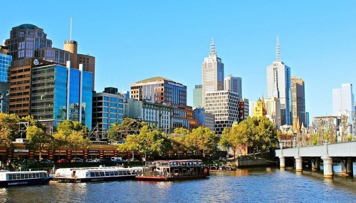 Poliţia australiană anunţă arestarea şi inculparea unui individ acuzat de incendierea unei sinagogi la Melbourne