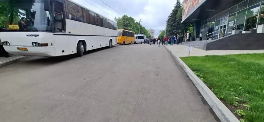 BREAKING Acuzațiile AUR, demontate de ministrul Educației din Republica Moldova: Nu e turism electoral, sunt autobuze școlare care duc elevii pentru a vizita universitățile pentru a promova educația / Manipulare lipsită de scrupule care jignește eforturile educaționale