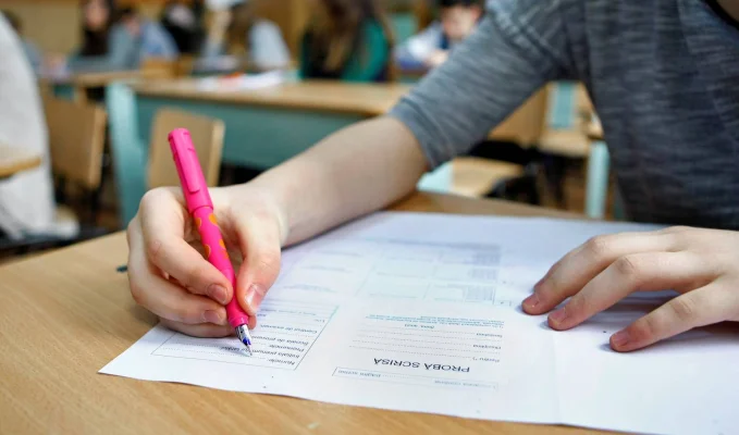 SUBIECTE BAC 2025 la Limba română. Ce le-a picat elevilor de clasa a XII-a la examenul de Bacalaureat