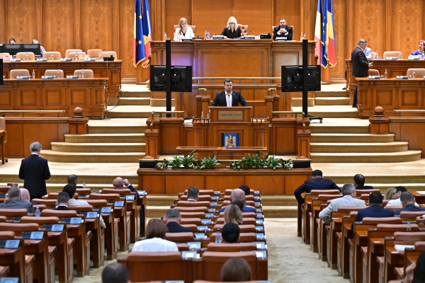Moțiunea de cenzură, prezentată în Parlament. Ce șanse are moțiunea inițiată de AUR?