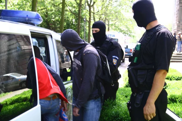 Tinere însărcinate, forțate să se prostitueze în Europa. Traficanți români, anchetați în România și Elveția
