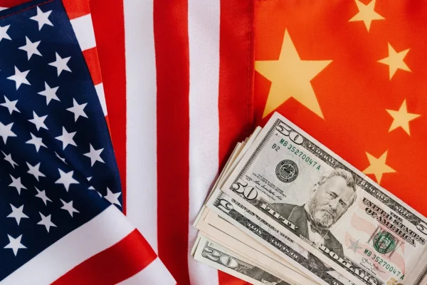China denunţă o hărţuire americană, la un summit CELAC la Beijing, şi face curte Americii Latine
