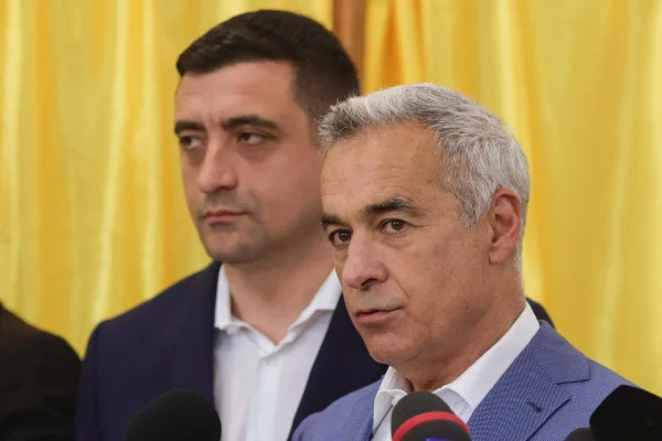 VIDEO 'Simion, ales special de PSD' - Afirmația lui Călin Georgescu dinamitează scena politică. Cum comentează AUR